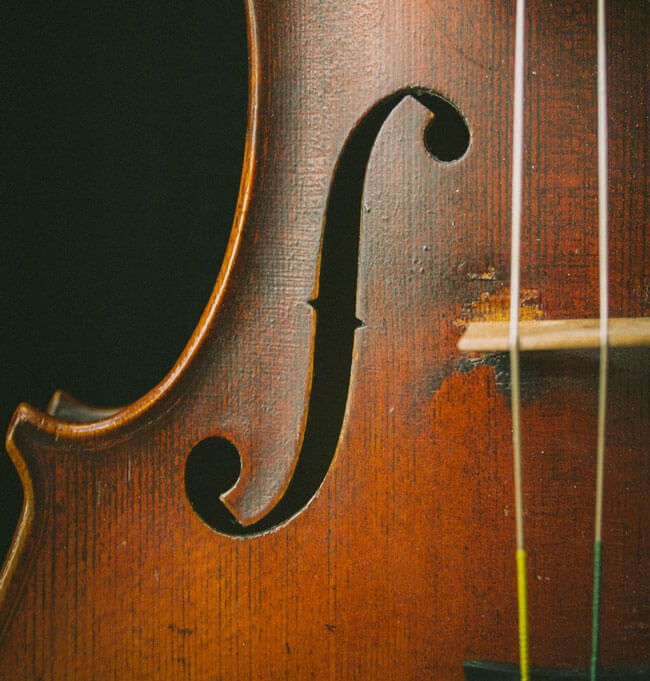 Photo of a cello.