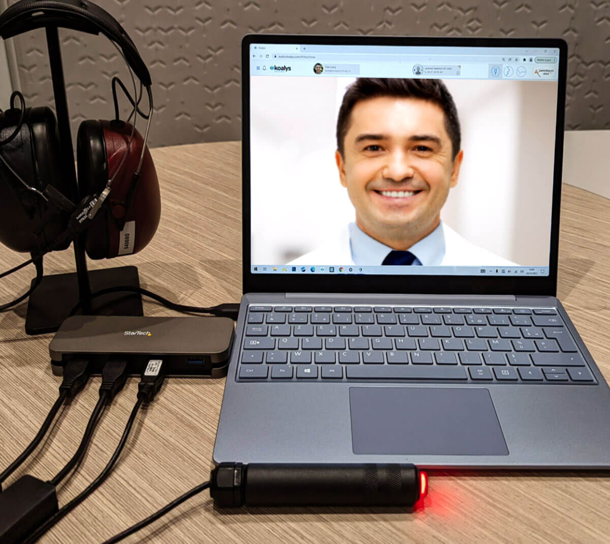 Photo showing SHOEBOX patient side setup. 