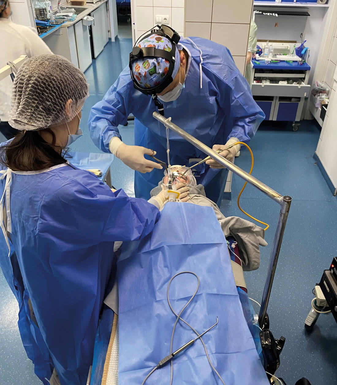 Photo showing Ukrainian ENT surgeons at work.
